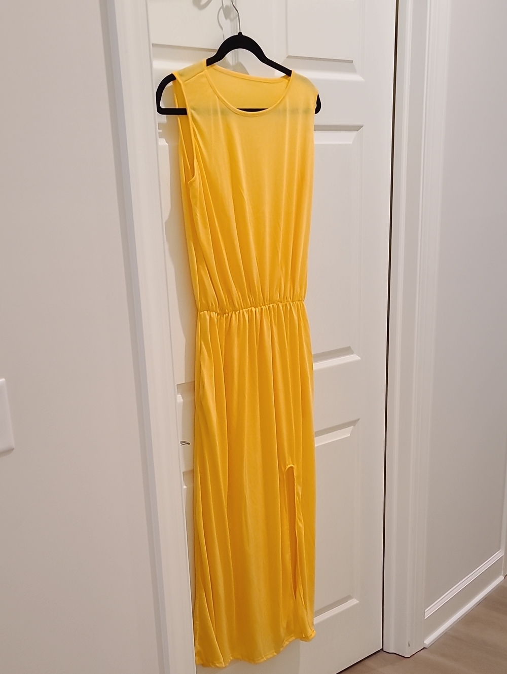 Sleeveless Yellow Maxi Dress with Elastic Waist